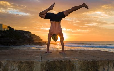 9 Instagrams account of handsome yoga teacher that you should follow