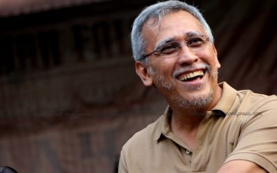 Iwan Fals, Invite his Fans to Pick Up the Garbage