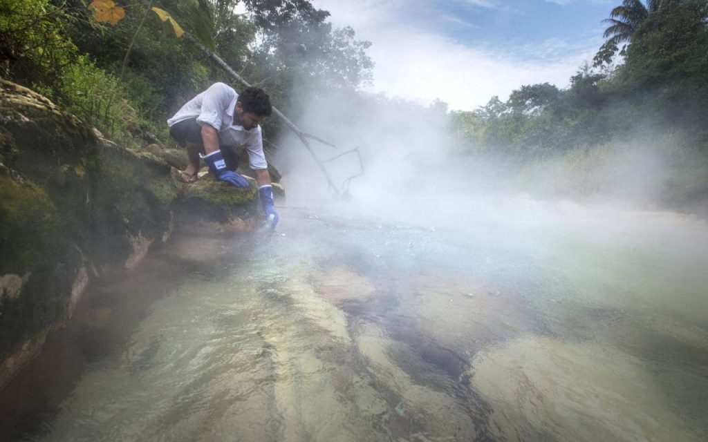 The Boiling River in Amazon sungai didih di Amazon